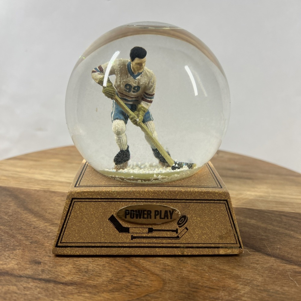 Russ Berrie Hockey‎ Highlights Power Play Hockey Player Snow Globe